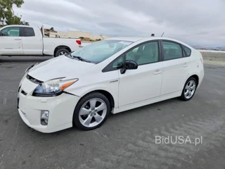 TOYOTA PRIUS V