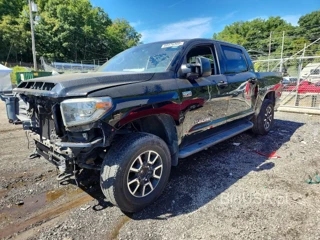 TOYOTA TUNDRA CREWMAX SR5