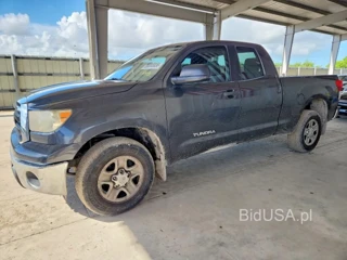 TOYOTA TUNDRA DOUBLE CAB SR5