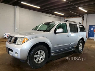 NISSAN PATHFINDER XE