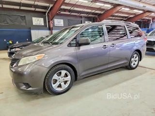 TOYOTA SIENNA LE