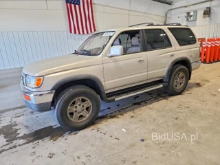 TOYOTA 4RUNNER SR5