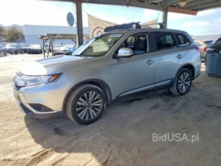 MITSUBISHI OUTLANDER SE