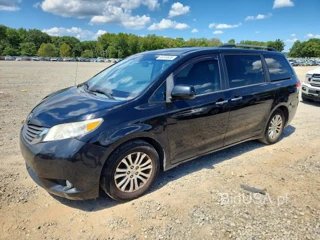 TOYOTA SIENNA XLE 8-PASSENGER
