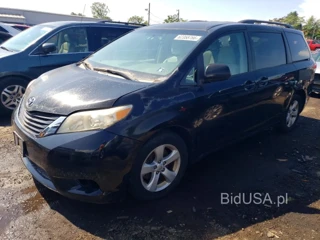 TOYOTA SIENNA LE