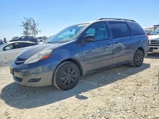 TOYOTA SIENNA LE 7-PASSENGER