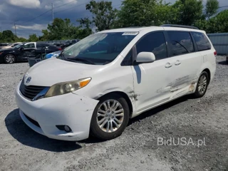 TOYOTA SIENNA XLE 8-PASSENGER