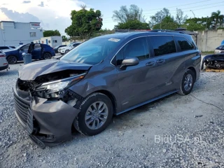 TOYOTA SIENNA LE