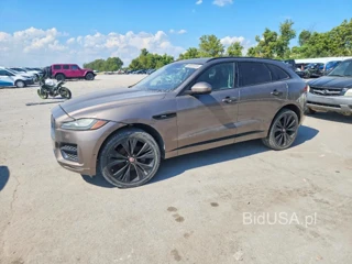 JAGUAR F-PACE R - SPORT