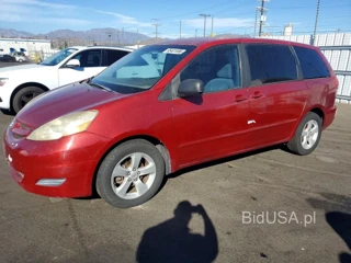 TOYOTA SIENNA LE 8 PASSENGER