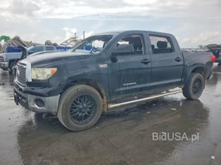 TOYOTA TUNDRA CREWMAX SR5