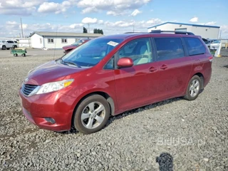 TOYOTA SIENNA LE