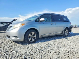 TOYOTA SIENNA LE