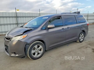 TOYOTA SIENNA LE