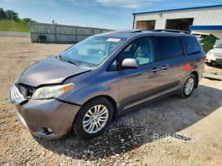 TOYOTA SIENNA XLE 8-PASSENGER
