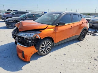 NISSAN KICKS SV