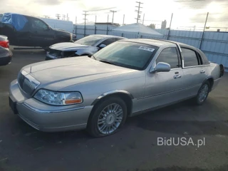 LINCOLN TOWN CAR SIGNATURE LIMITED