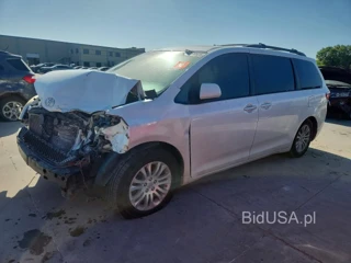 TOYOTA SIENNA XLE PREMIUM 8-PASSENGER