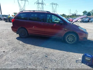 TOYOTA TOYOTA SIENNA LE