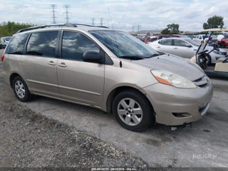 TOYOTA TOYOTA SIENNA LE