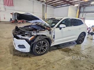 VOLVO XC60 T5 MOMENTUM
