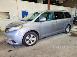 TOYOTA SIENNA LE
