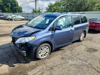 TOYOTA SIENNA XLE 8-PASSENGER