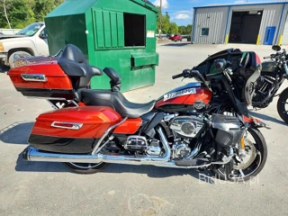 HARLEY-DAVIDSON FLHXU