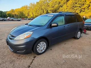 TOYOTA SIENNA LE 7-PASSENGER