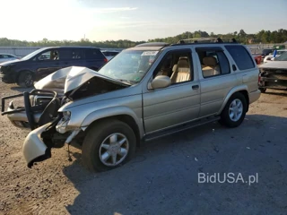 NISSAN PATHFINDER SE