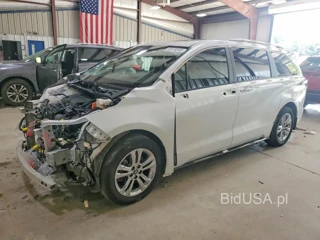 TOYOTA SIENNA PLATINUM 7-PASSENGER