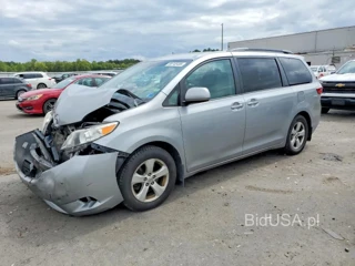 TOYOTA SIENNA LE