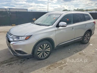 MITSUBISHI OUTLANDER SE