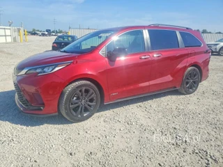 TOYOTA SIENNA XSE