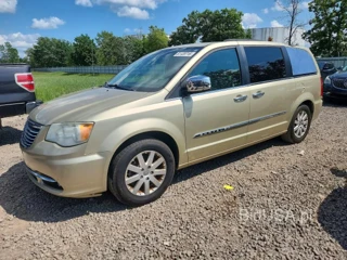 CHRYSLER TOWN & COUNTRY TOURING L