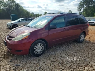 TOYOTA SIENNA LE 7-PASSENGER
