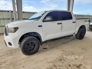 TOYOTA TUNDRA CREWMAX SR5