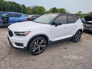 VOLVO XC40 T5 R-DESIGN