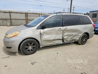 TOYOTA SIENNA LE 7 PASSENGER