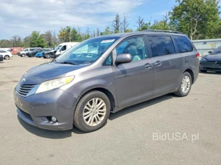 TOYOTA SIENNA XLE 8-PASSENGER