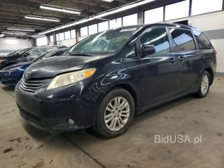 TOYOTA SIENNA XLE 8-PASSENGER