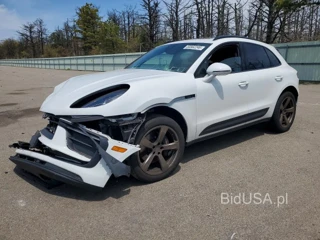 PORSCHE MACAN BASE