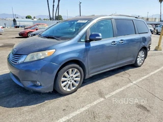 TOYOTA SIENNA LIMITED 7-PASSENGER