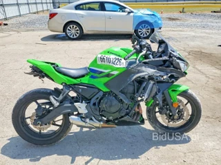 KAWASAKI EX650 P