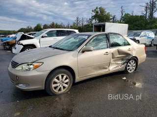 TOYOTA CAMRY XLE V6