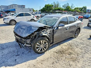 INFINITI Q70 3.7
