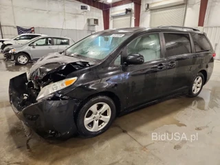 TOYOTA SIENNA LE