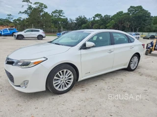 TOYOTA AVALON HYBRID LIMITED
