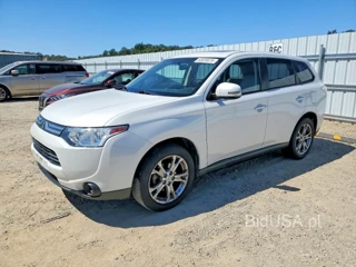 MITSUBISHI OUTLANDER SE