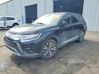 MITSUBISHI OUTLANDER SE